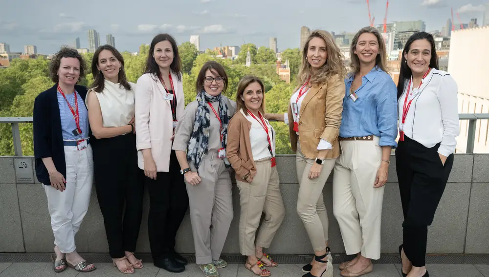 El curso ofrece formación presencial a mujeres en las instalaciones de la prestigiosa LSE.