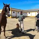 Cayetano Martínez de Irujo y su mano derecha, Álvaro Castro