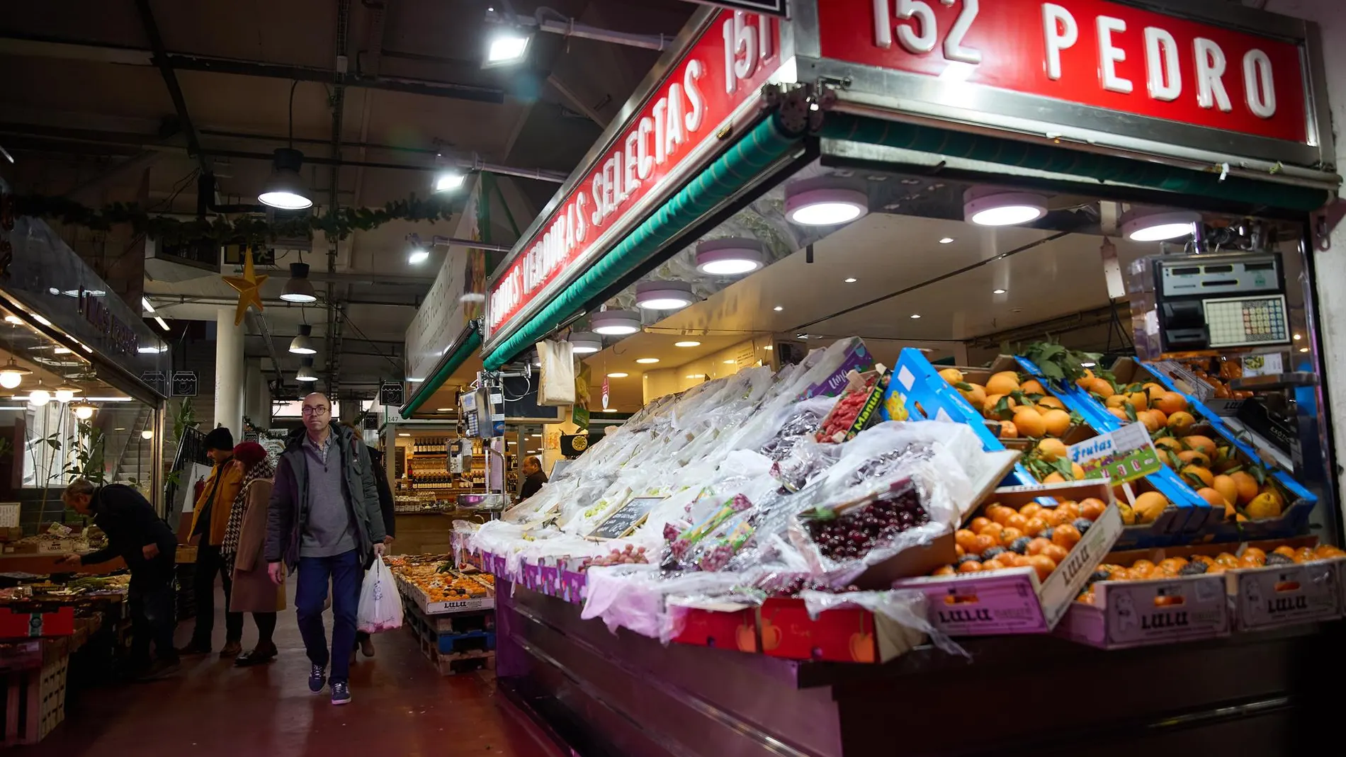 MADRID.-El Ayuntamiento subvencionará puntos de atención al mayor o wifi gratuito en mercados y galerías de alimentación