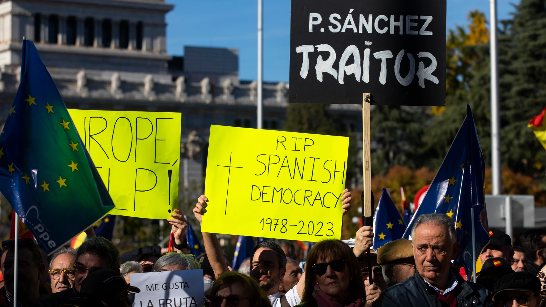 Manifestación en Cibeles contra la amnistía y contra los acuerdos de Pedro Sánchez para si investidura. © Jesús G. Feria.