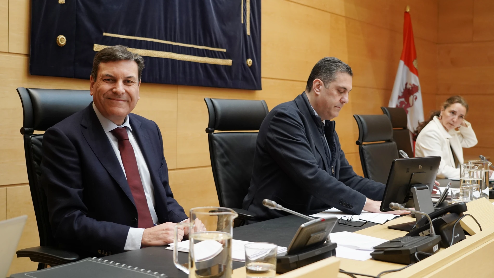 El consejero de Sanidad en funciones, Carlos Fernández Carriedo, explica los presupuestos de este departamento