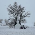 Una familia juega con la nieve en Las Majadas en una imagen de archivo