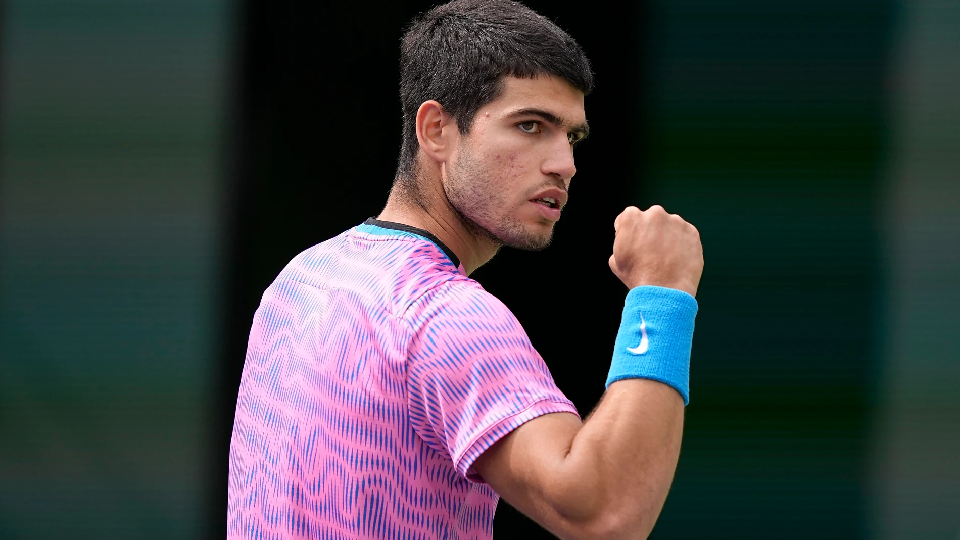 Alcaraz, en pleno partido ante Auger-Aliassime