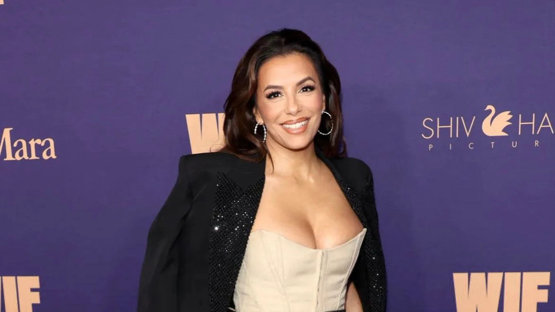 Eva Longoria con conjunto de sastre