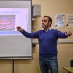 Reportaje Colegio IES Isabel la Católica en Atocha donde estos días en los que se cumple el 20 aniversario del 11M los alumnos de este centro reciben clases de historia aprendiendo lo que sucedió esos días.