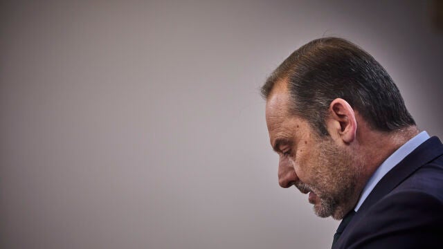 El exministro José Luis Ábalos sale tras ofrecer una rueda de prensa en la que ha anunciado que mantiene su acta de diputado por Valencia en el Congreso y que pasará al grupo mixto,