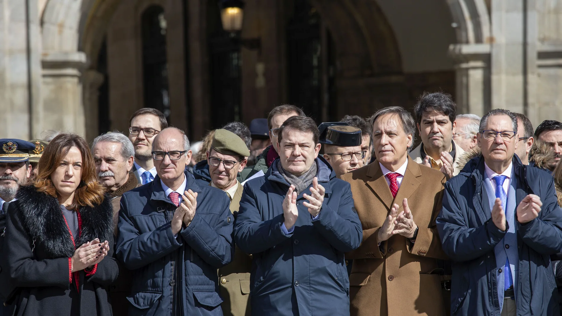 Mañueco encabeza el minuto de silencio en Salamanca en recuerdo de las víctimas del terrorismo
