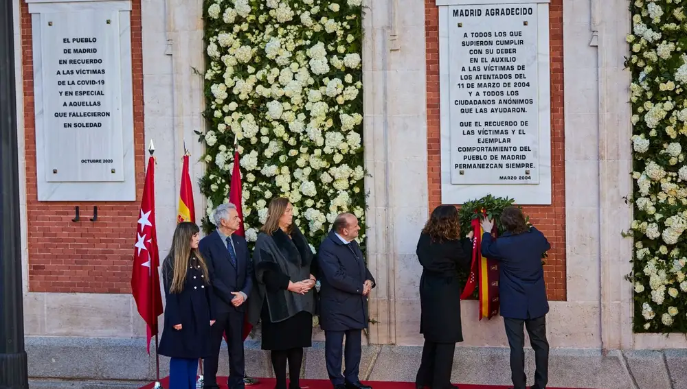 Corona de laurel en la Puerta del Sol
