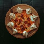 Para no perderse su pizza en forma de estrella, con salami picante y burrata 