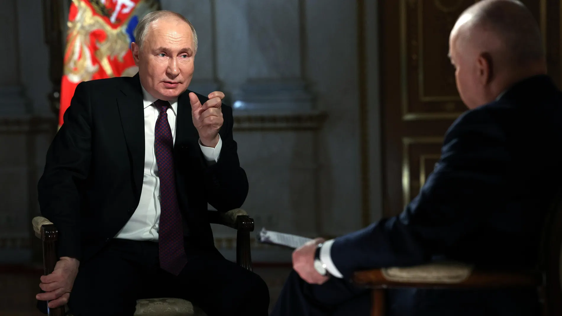 Moscú (Federación de Rusia), 13/03/2024.- El presidente ruso Vladimir Putin durante una entrevista con el director general del Rossiya Segodnya International Media Group, Dmitry Kiselev, en el Kremlin de Moscú, Rusia, este miércoles. Putin concedió una entrevista a los medios estatales rusos antes de las próximas elecciones presidenciales. EFE/GAVRIIL GRIGOROV/KREMLIN POOL***SOLO USO EDITORIAL/SOLO DISPONIBLE PARA ILUSTRAR LA NOTICIA QUE ACOMPAÑA (CRÉDITO OBLIGATORIO)***