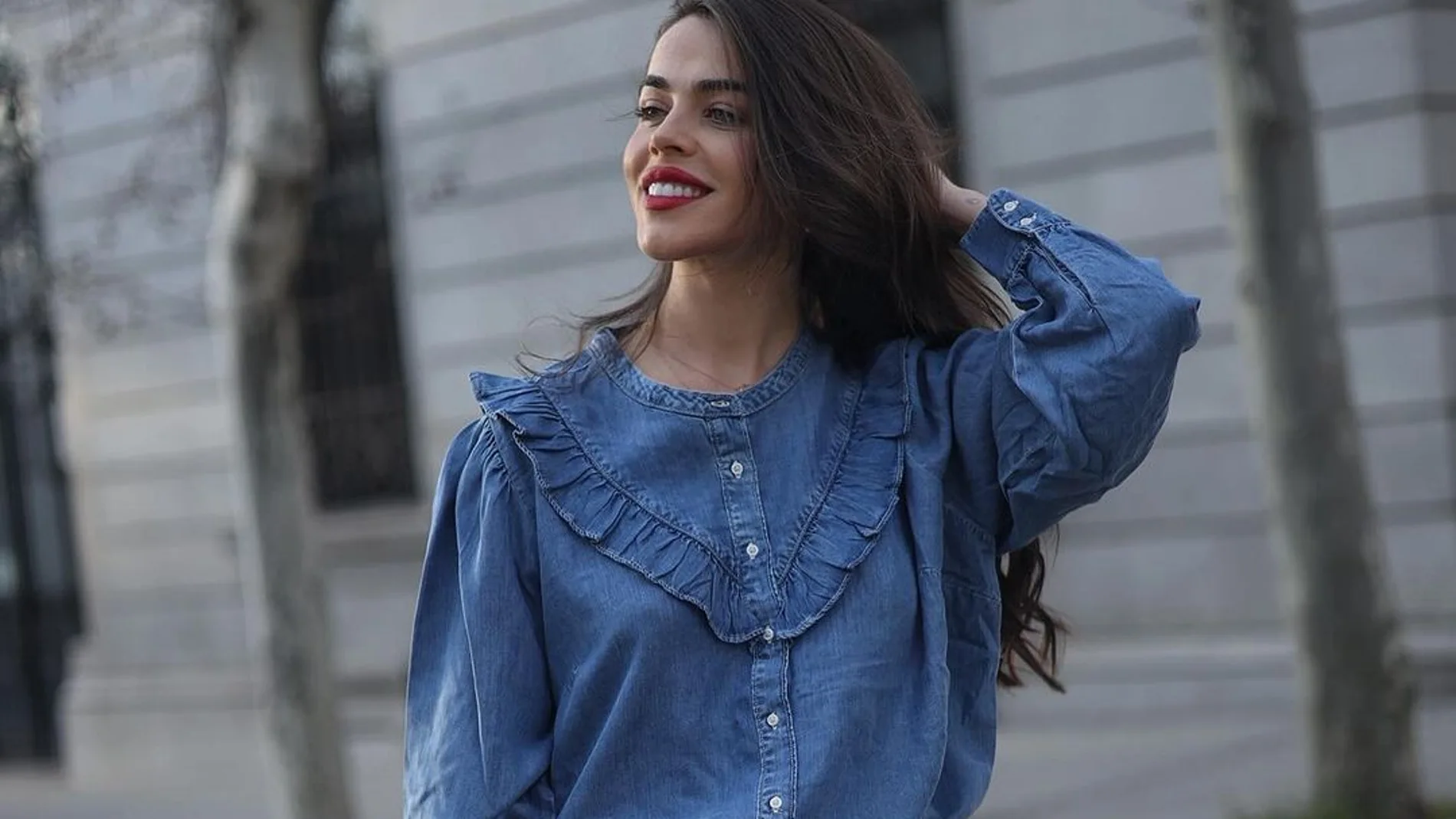 Violeta Mangriñán con vaqueros de Levi´s.