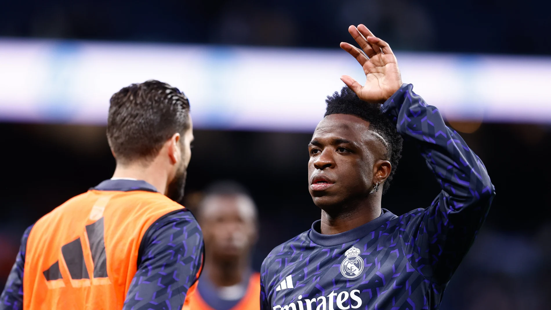 Vinicius, en el calentamiento del Madrid-Celta
