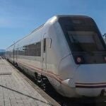 Tren en la estación de Renfe de Cáceres