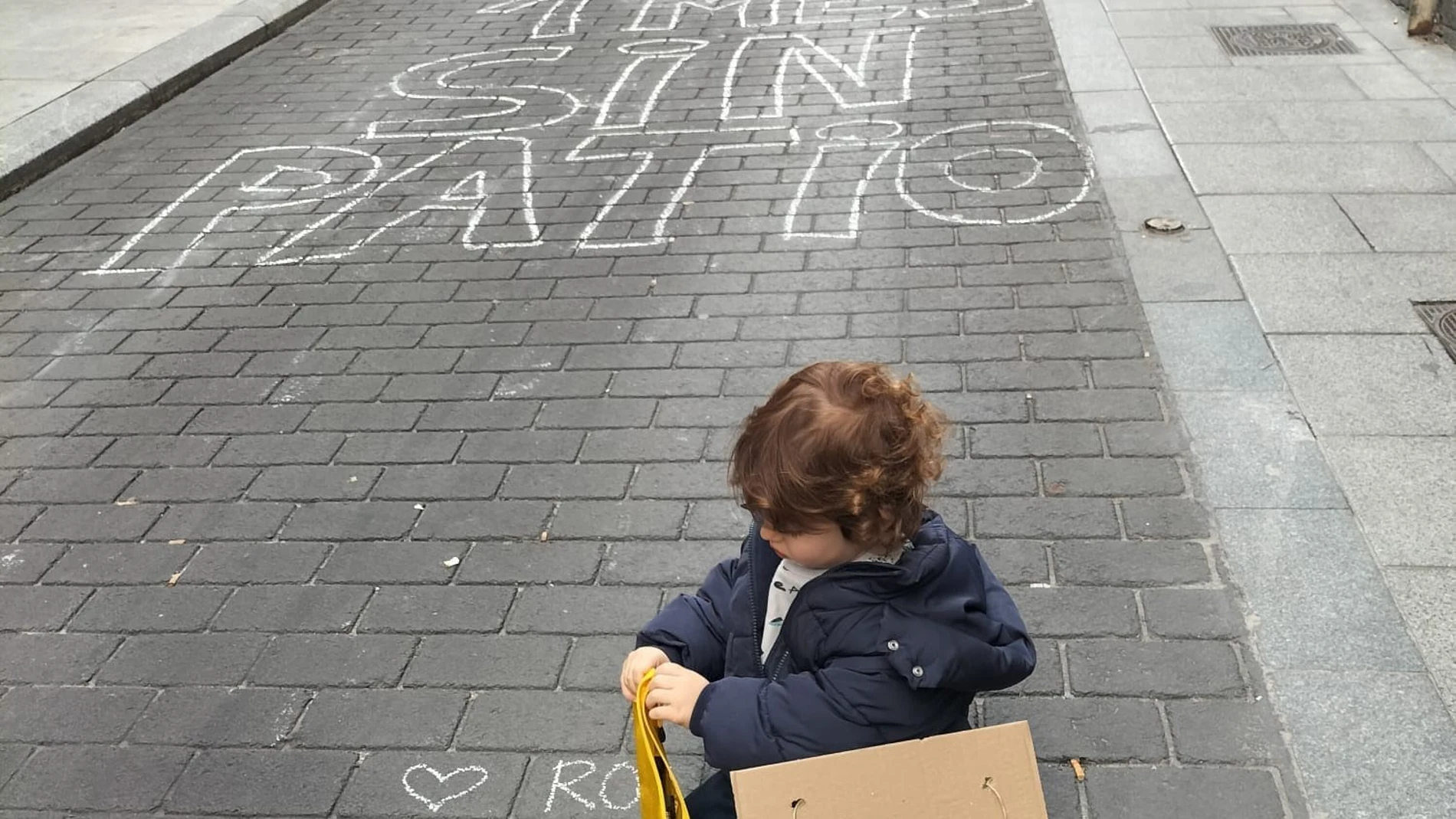 Sesenta niños de la escuela municipal de Lavapiés El Olivar llevan más de un mes sin patio por desperfectos del edificio colindante REVUELTA ESCOLAR EN EL OLIVAR 15/03/2024