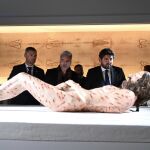 López Miras inaugura en Caravaca de la Cruz la exposición que muestra una recreación de Cristo basada en la Sábana Santa