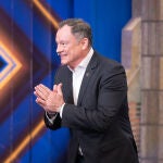 Michael López-Alegría saluda al público de 'El Hormiguero'