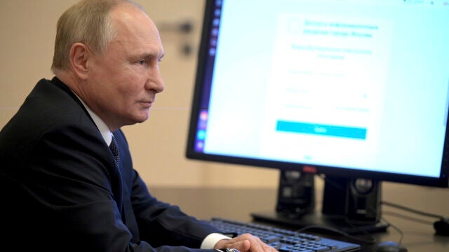 Rusia.- Putin vota por Internet en las elecciones presidenciales rusas