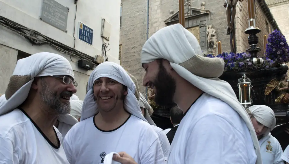 Costaleros de la hermandad de los Estudiantes de Jaén