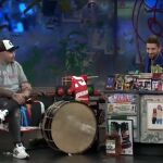Kiko Rivera junto a David Broncano en 'La Resistencia'