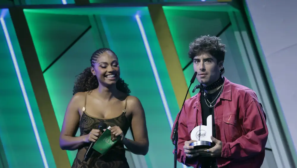 Álvaro de Luna junto a Nía en los Premios Dial Tenerife