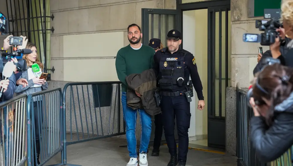Antonio Tejado citado a declarar en el juzgado por el robo en el chalé de María del Monte
