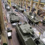 Imagen de la cadena de montaje en la que se construyen los VCR 8x8 Dragón 