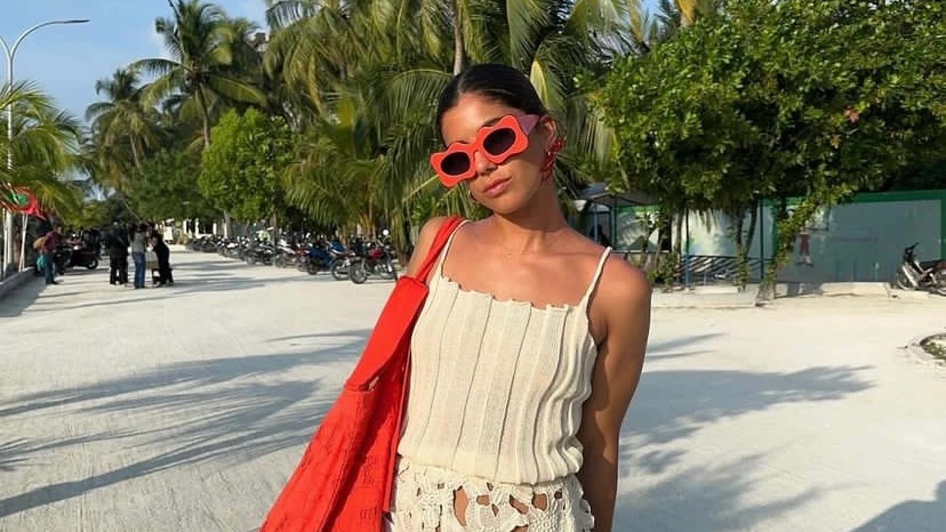 Sara Baceiredo con prendas de crochet perfectas para Semana Santa.