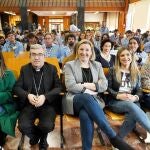 La consejera de Familia e Igualdad de Oportunidades, Isabel Blanco, interviene en la XXXV Asamblea General Ordinaria de Scouts de Castilla y León-MSC y presenta la campaña de actividades de verano del Instituto de la Juventud. Junto a ella, el arzobispo de Valladolid y presidente de la Conferencia Episcopal Española, Luis Argüello