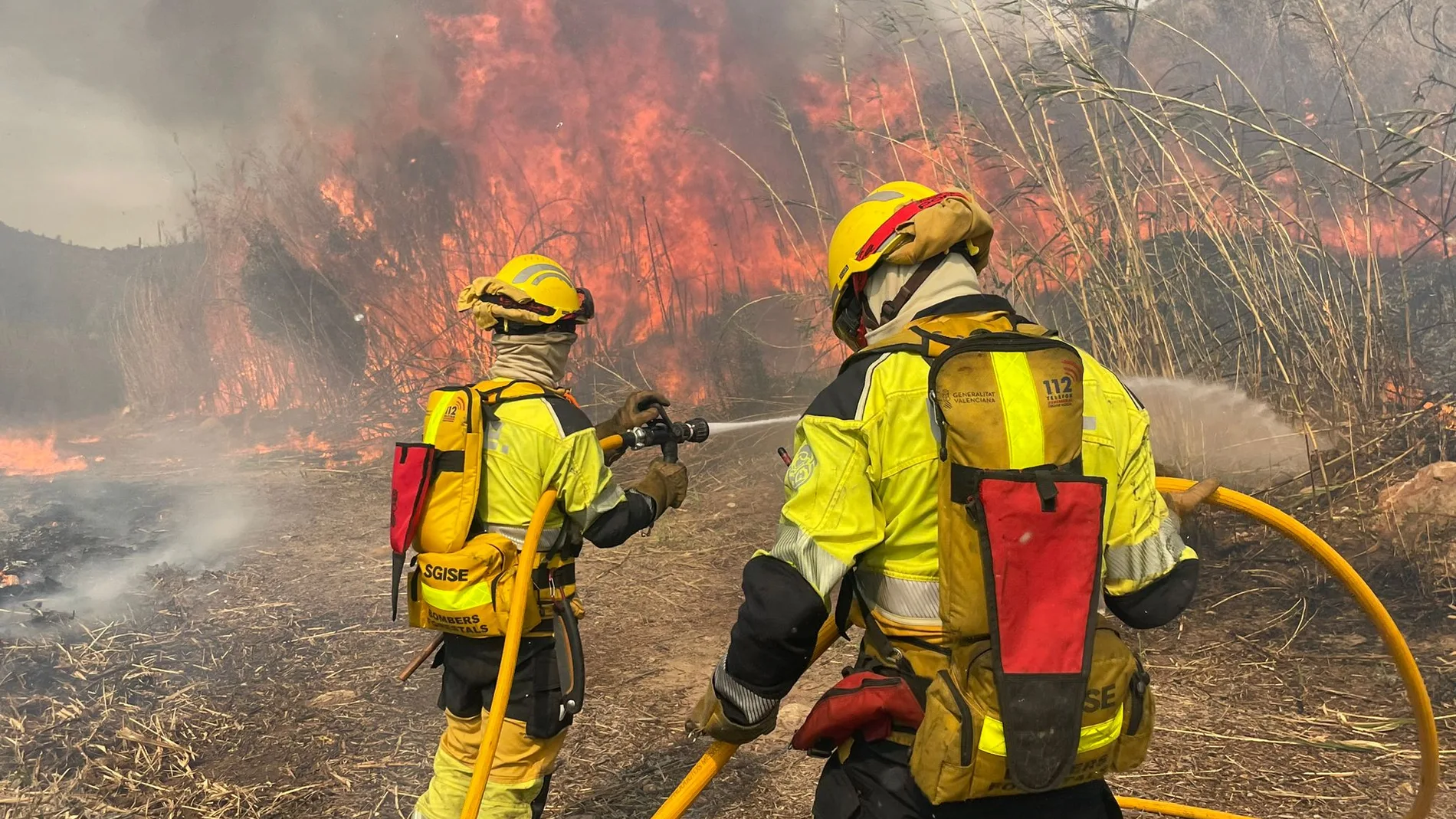 Un incendio forestal amenaza Fanzara (Castellón) que pide dos aviones al Ministerio