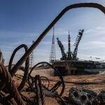 Installation of Soyuz 2.1a booster rocket with Soyuz MS-25 spacecraft at Baikonur Cosmodrome