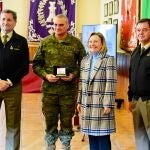 La secretaria de Estado de Defensa, Amparto Valcarce, el General de Ejército, Jefe del Estado Mayor del Ejército de Tierra, Amador Enseñat y Berea, y el inspector general del Ejército, teniente general Manuel Busquier Sáez, asisten a la entrega del premio Sistema de Acuartelamiento al Acuartelamiento Santocildes de Astorga