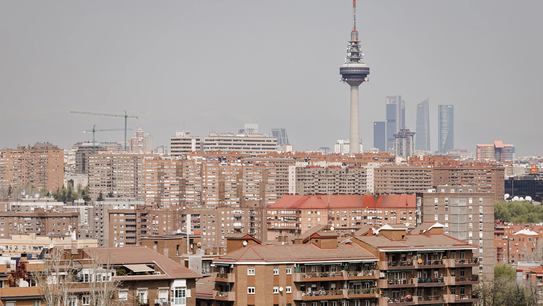 Vista de Torrespaña desde el parque Cerro del Tío Pío