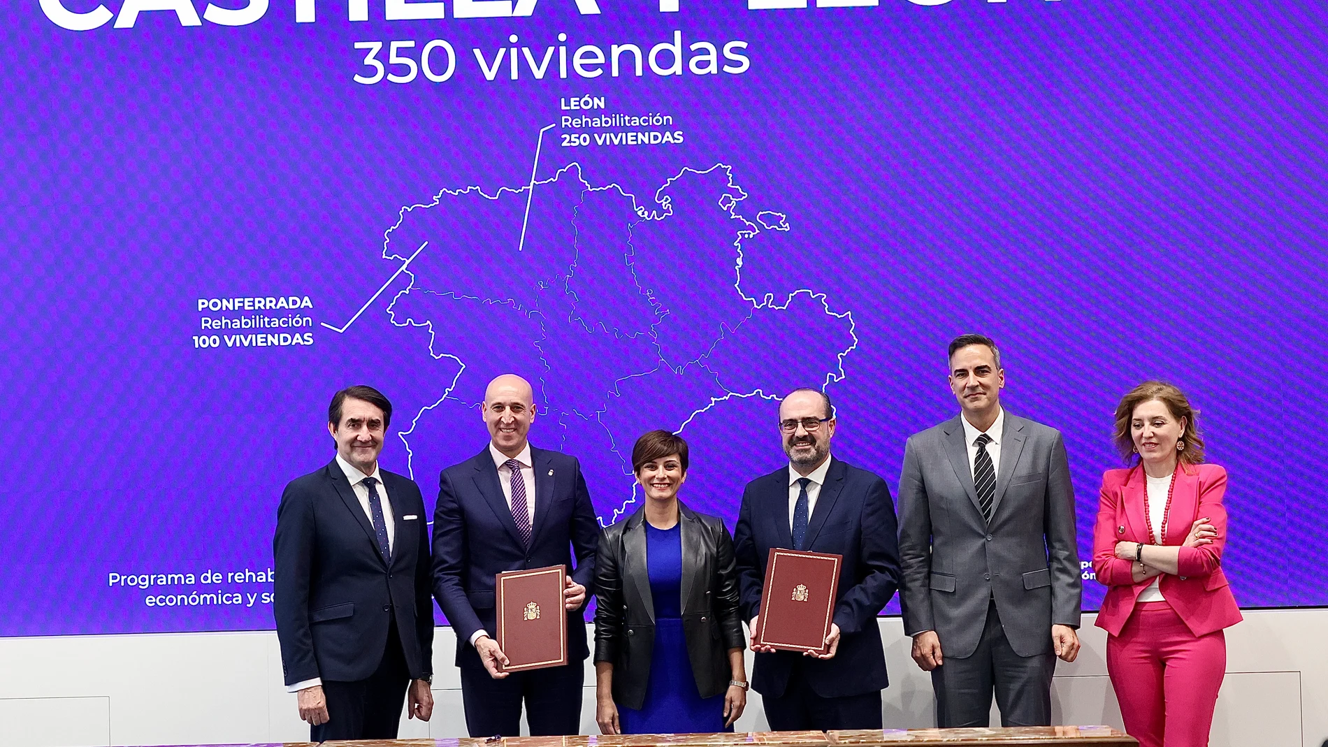 Suárez-Quiñones, Diez, Isabel Rodríguez y Morala en la firma del convenio