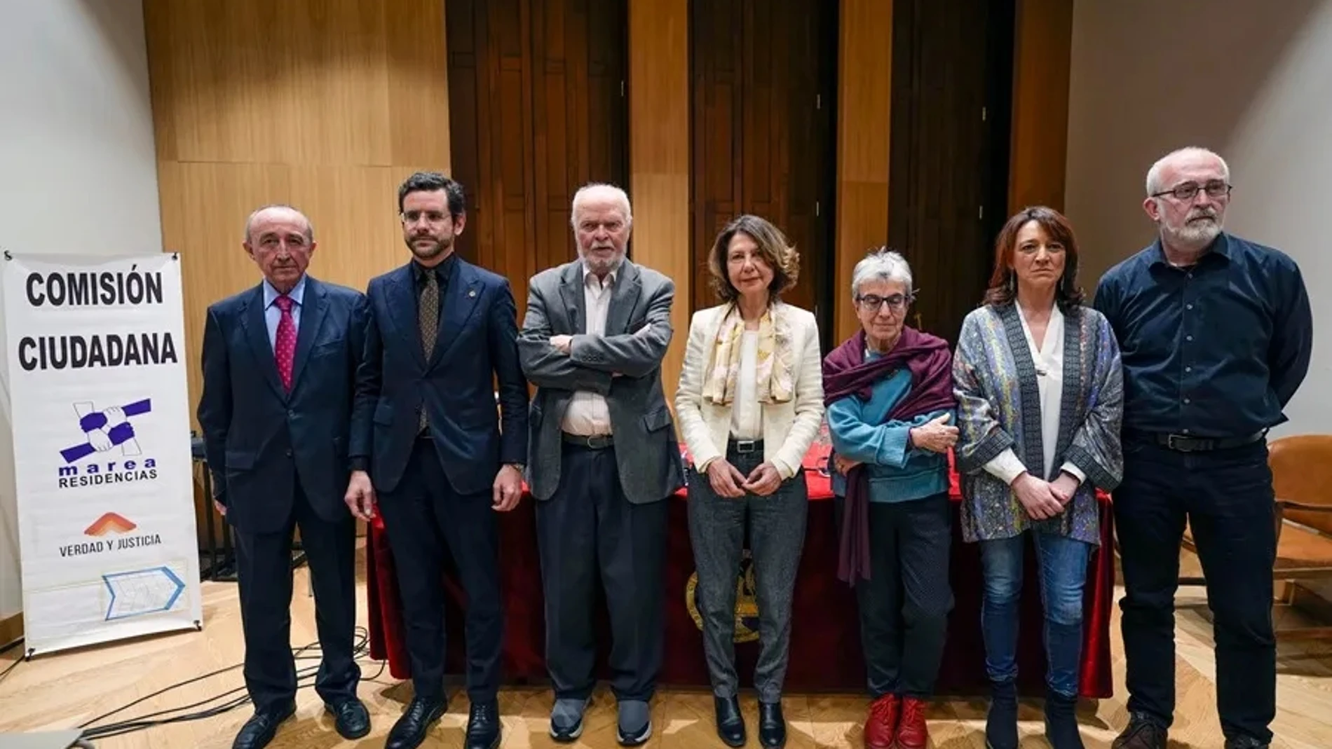 De izquierda a derecha, Fernando Lamata, Eduardo Rnaz, José Antonio Martín Pallín, Victoria Zunzunegui, Anna Freixas, Cristina Monge, Fernando Flores