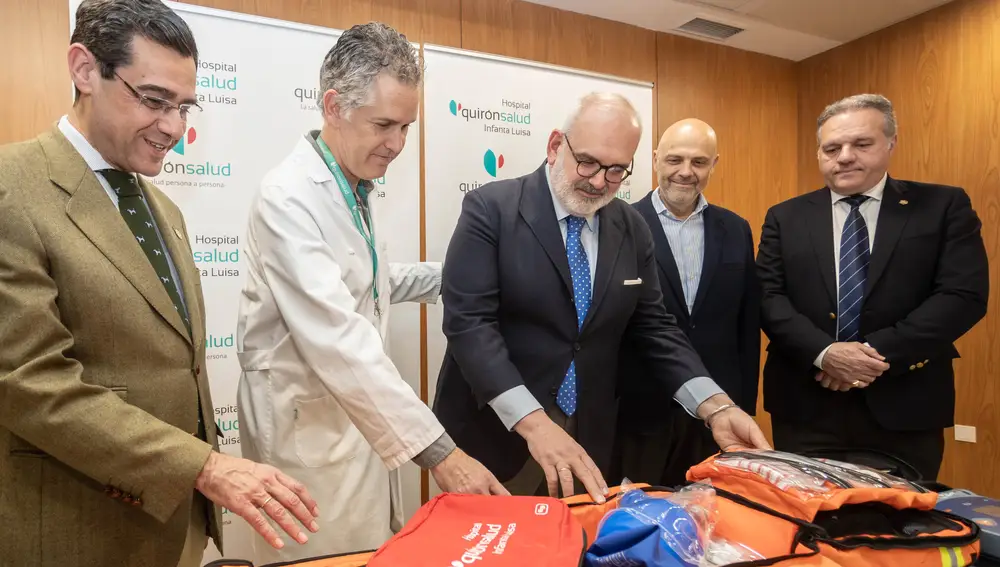 Entrega material médico para Semana Santa