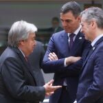 Brussels (Belgium), 21/03/2024.- (L-R) United Nations Secretary-General Antonio Guterres, Spain's Prime minister Pedro Sanchez and Slovenian Prime Minister Robert Golob during the European Council meeting in Brussels, Belgium, 21 March 2024. EU leaders are expected to address security and defence, continued support to Ukraine and the situation in the Middle-East as well as the EU's enlargement, external relations, migration, agriculture and the European Semester during a two-day summit. (Bélgica, Eslovenia, España, Ucrania, Bruselas) EFE/EPA/OLIVIER HOSLET