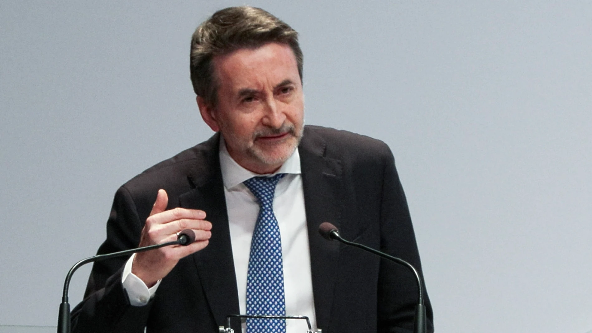 MADRID, 21/03/2024.- El consejero delegado de Repsol, Josu Jon Imaz, durante una jornada sobre energía y economía celebrada en Madrid, se ha preguntado este jueves si la ministra para la Transición Ecológica, Teresa Ribera, quiere que la petrolera cierre sus refinerías. "Nos revelamos ante aquel que ve la industria como un problema", ha dicho Imaz, después de que la vicepresidenta tercera acusara en enero al directivo de "negacionismo" climático. EFE/Angel Herrera EFE