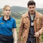Marta Hazas y Álex González en una escena de la serie 'The Other Life'