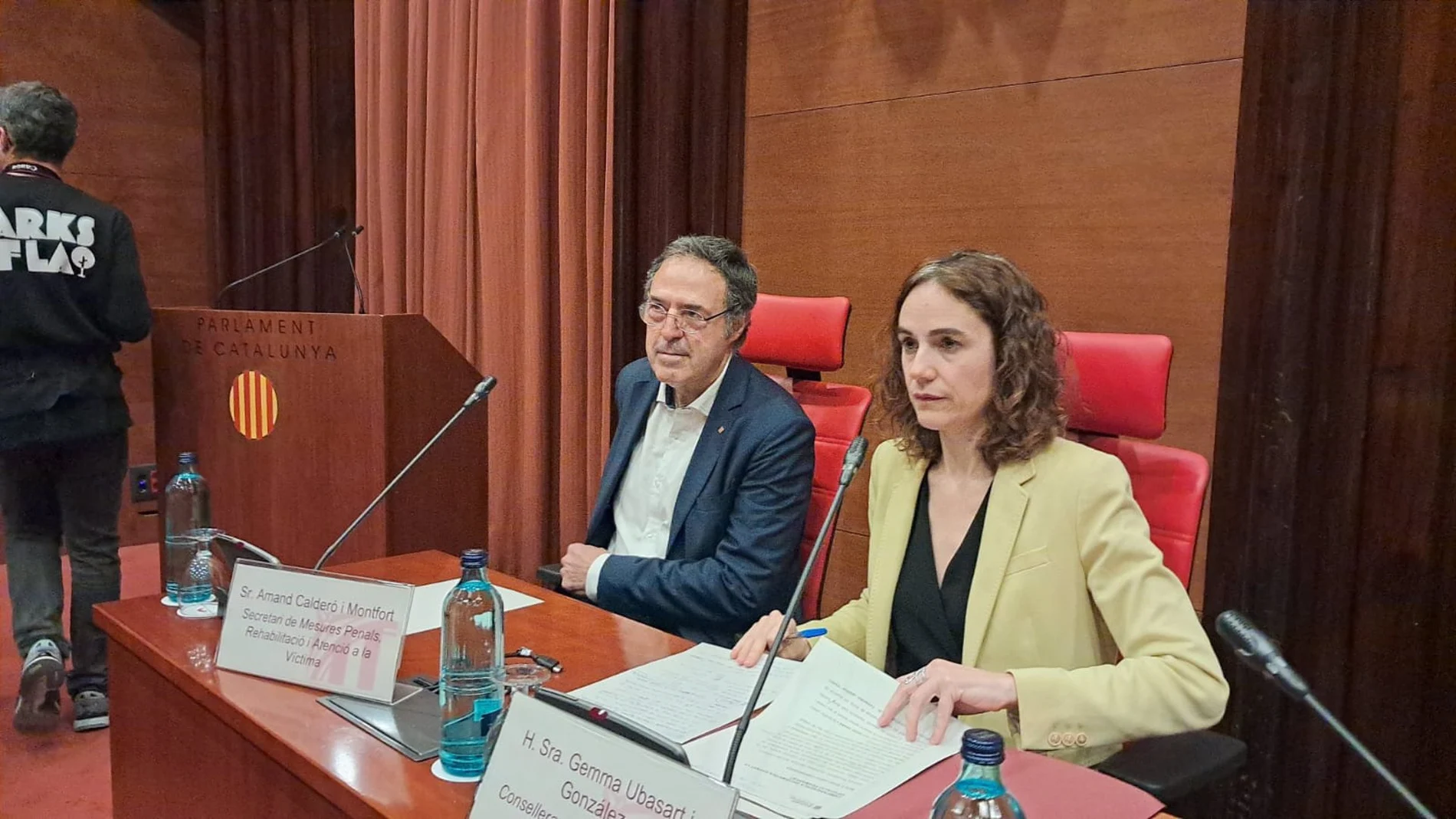 Amand Calderó y Gemma Ubasart, en el Parlament