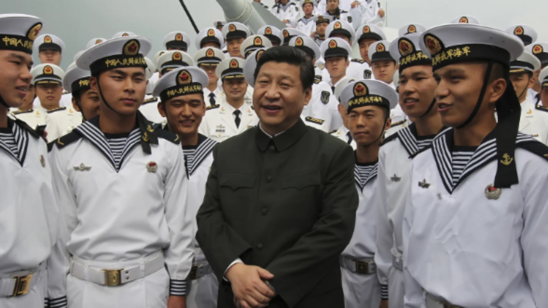 El presidente Xi Jinping con marines de la Armada china