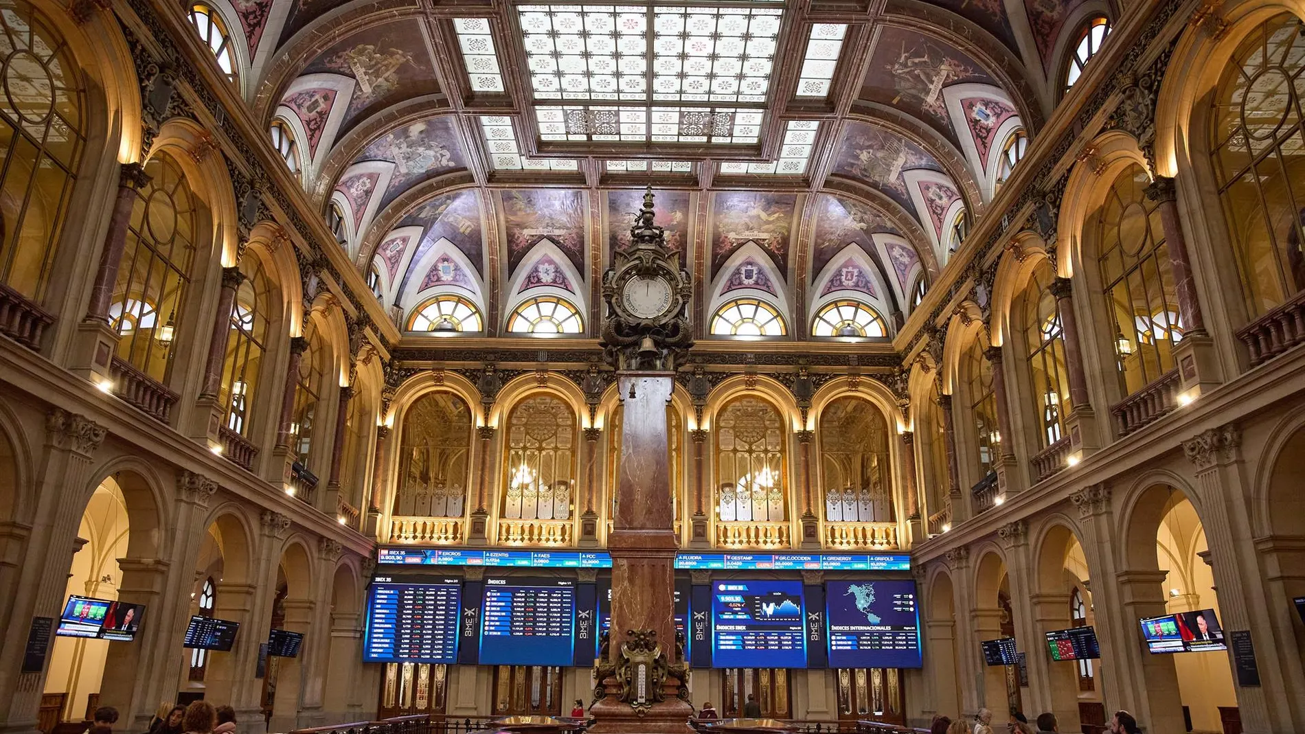 Economía/Bolsa.- El Ibex 35 sigue avanzando sobre sus máximos al cierre de la semana y se aproxima a los 11.000 enteros