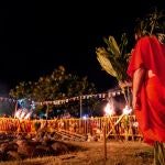 Caminar sobre brasas: la tradición tahitiana que promete purificar el alma y el cuerpo