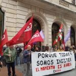Trabajadores de Inditex se movilizan en Zara de Bilbao para pedir que los beneficios del grupo reviertan en la plantilla