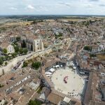 Panorámica aérea de la plaza principal e Iglesia de Nuestra Señora de la Asunción 