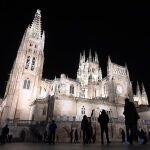 Turistas visitan la Catedral de Burgos