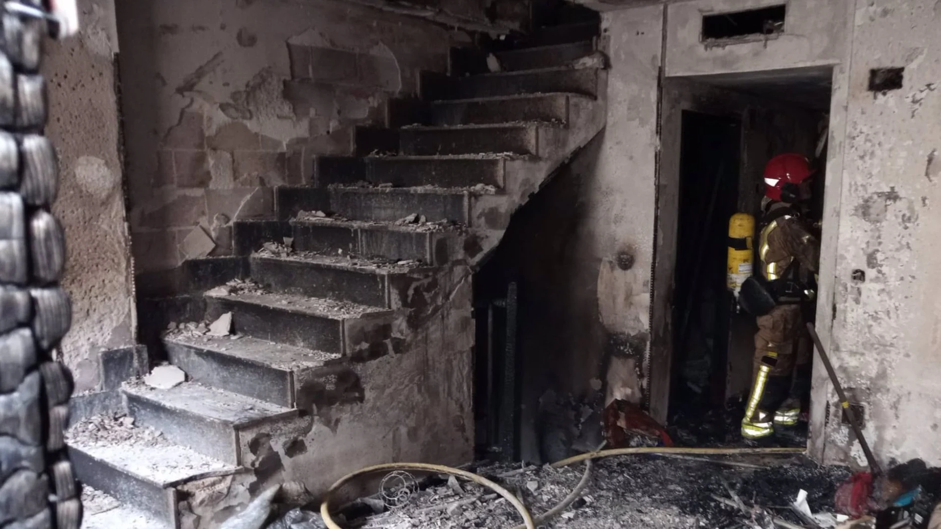 MURCIA.-Sucesos.- Atienden a una mujer por quemaduras en el incendio de una vivienda en Blanca