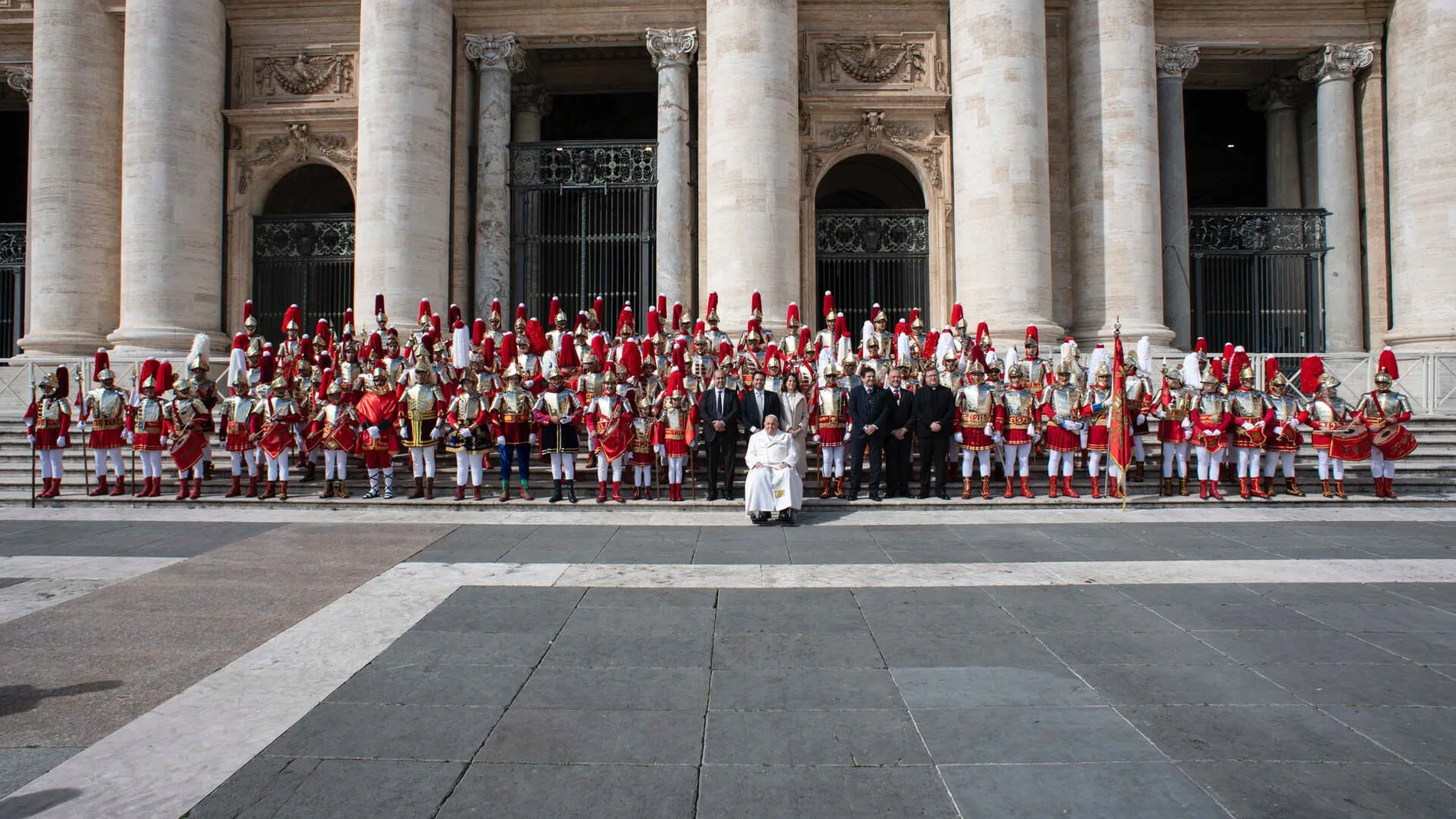 Los Armaos de Bolaños Calatrava se fotografiaron junto al Papa Francisco