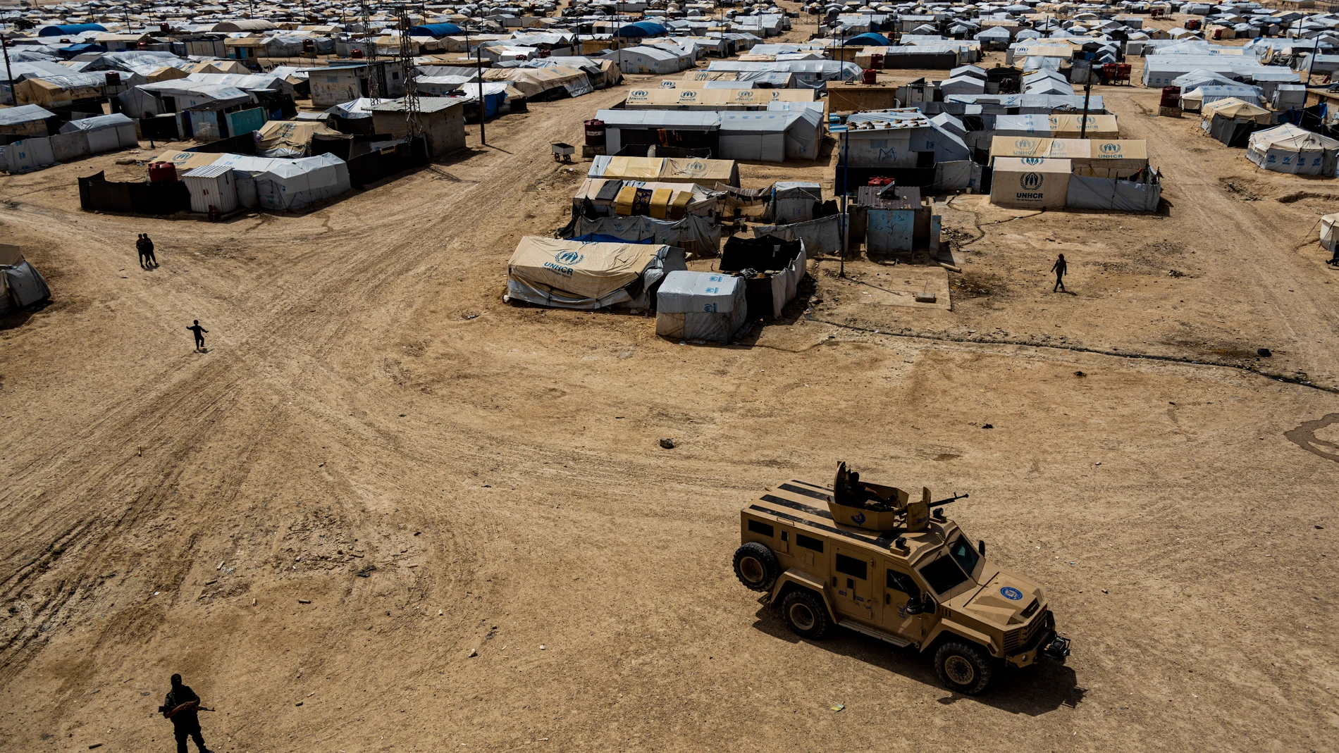 Fuerzas kurdas patrullan en la localidad siria de al Hol camp