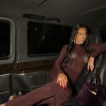 Georgina Rodríguez con vestido marrón.