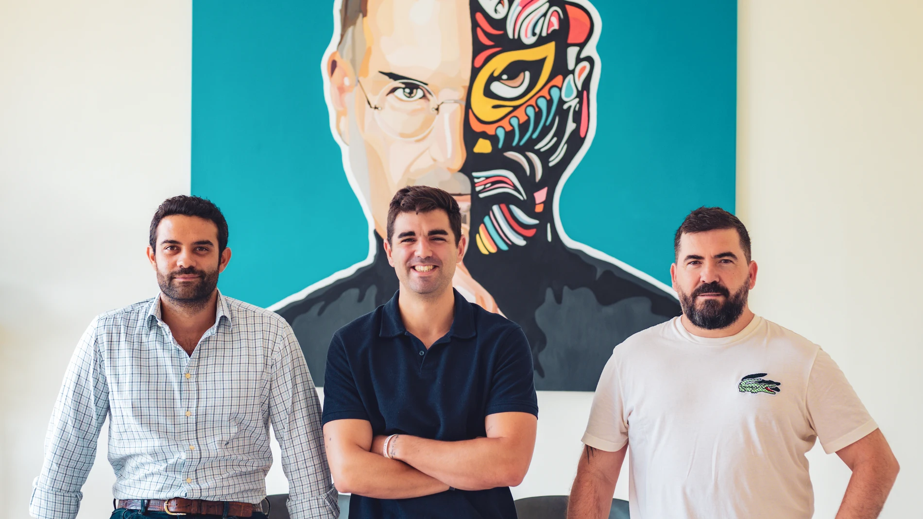 De izquierda a derecha: Manu Marín, presidente de Impact Social Cup; Tomás Garnelo, su fundador; y Pepe Folache, el COO